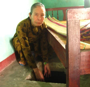 Căn hầm dưới giường nhà mẹ Hải đã từng nuôi bốn cán bộ cách mạng. Ảnh: LÊ PHI