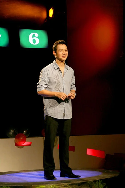 Anh Tuấn với vai trò MC trong chương trình "Trò chơi âm nhạc"