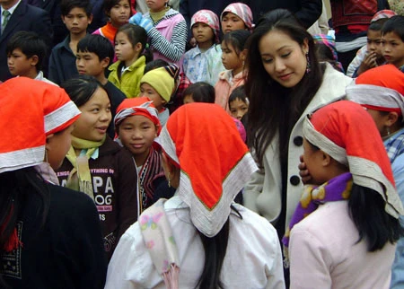 HH Ngô Phương Lan: Người độc thân vui vẻ và bận bịu ảnh 2