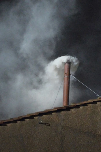 Giáo dân vui sướng vỡ òa khi Vatican có Giáo hoàng mới ảnh 4