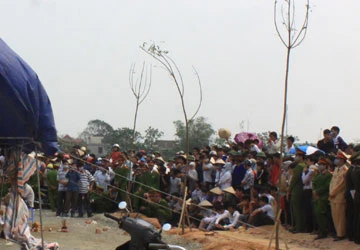 Vụ mang quan tài ở Vĩnh Phúc: Biên bản khám nghiệm lại có khác? ảnh 1