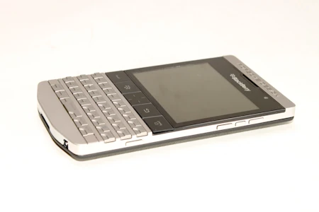 Trên tay BlackBerry Porsche Design P’9981 chính hãng ảnh 4