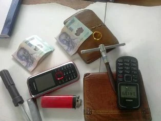 Chồng bị bắt, vợ hối lộ “hiệp sĩ” tiền, vàng ảnh 1