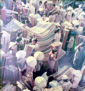 Những chợ lạ ở miền Tây - Bài 3: Độc đáo chiếu chợ phiên ảnh 2