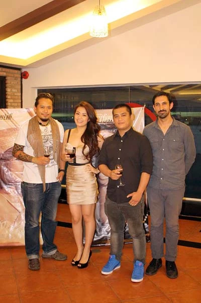 Hoàng Thùy Linh xinh tươi ở Sài Gòn ảnh 1