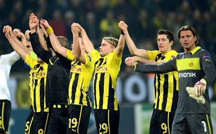 Dortmund vào tứ kết sau 15 năm: Người khổng lồ thức giấc ảnh 1