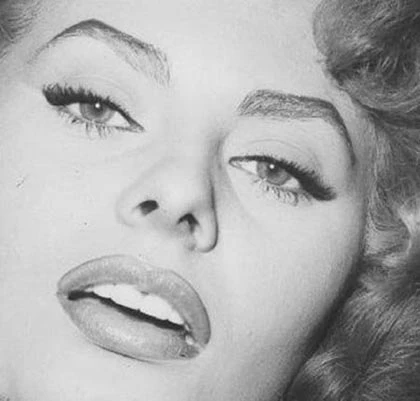 Những mỹ nhân có đôi mắt đẹp nhất thế giới ảnh 2