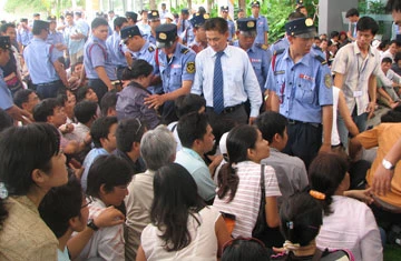 Cảnh khách hàng chen nhau mua căn hộ hồi đầu năm, giờ chỉ còn trong giấc mơ của các chủ đầu tư. Ảnh: MAI THẢO