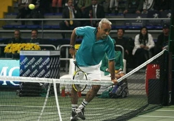 Bahrami - Chân dung “vua hài” của môn tennis ảnh 1