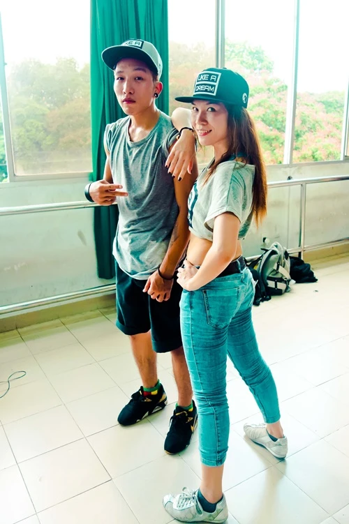 Mỹ Tâm mặc hở, tự tin khoe eo thon ảnh 2