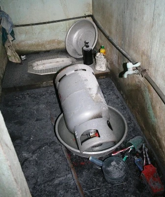 Cháy tại khu nhà trọ, 3 người bỏng nặng ảnh 2 Cháy tại khu nhà trọ, 3 người bỏng nặng ảnh 2