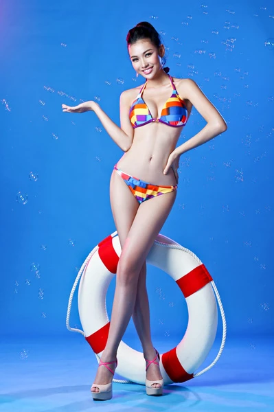 Miss Bích Khanh khoe dáng với bikini ảnh 2