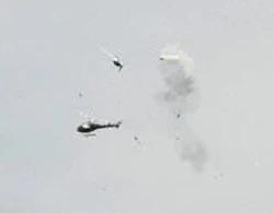 Chiếc phi cơ hạng nhẹ và trực thăng lao vào nhau giữa bầu trời New York. Ảnh: FOX News. Chiếc phi cơ hạng nhẹ và trực thăng lao vào nhau giữa bầu trời New York. Ảnh: FOX News.