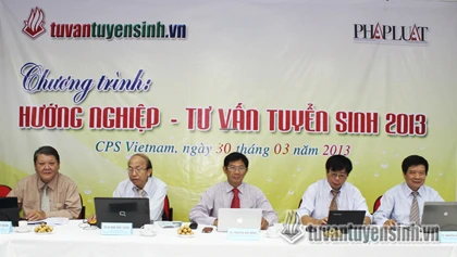 Trực tuyến "Hướng dẫn chọn ngành, nghề và cách làm hồ sơ dự thi" ảnh 1