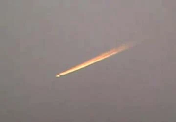 "Vật thể lạ" trên bầu trời Hà Nội là máy bay ảnh 1