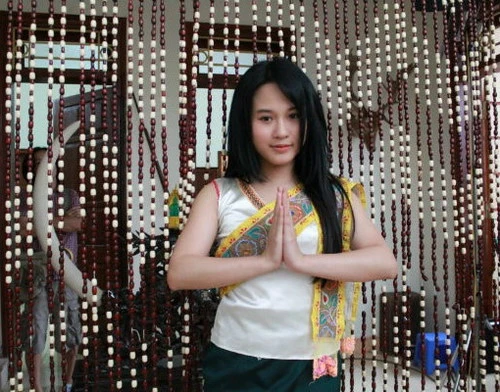 Diễm Hằng: "Showbiz giờ nổi dễ nhưng chìm cũng nhanh" ảnh 2