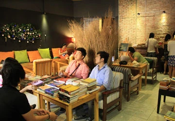 Sách cũ ra chợ phiên ảnh 1 Sách cũ ra chợ phiên ảnh 1