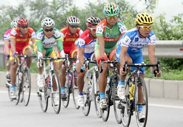 Chặng 3 giải xe đạp Cúp Truyền hình TP.HCM 2013: Cuộc “tự sát” tập thể ảnh 1 Chặng 3 giải xe đạp Cúp Truyền hình TP.HCM 2013: Cuộc “tự sát” tập thể ảnh 1