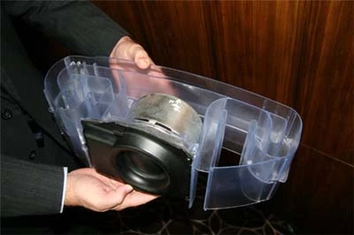 Trung tâm của SoundDock 10 là loa siêu "hạng nặng". Ảnh: Dvice.