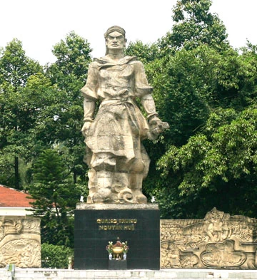 Tượng đài Hà Nội: Chưa đẹp vì thiếu cảnh quan ảnh 1