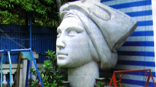 Đưa tượng Cô gái Việt Nam về Huế ảnh 1