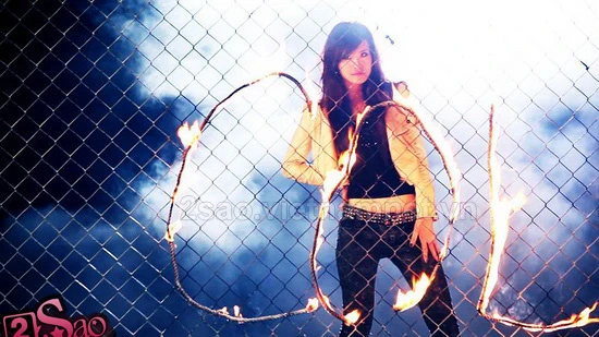 Đông Nhi bị tai nạn ảnh 1