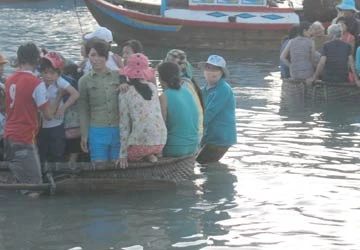 Hiểm họa rình rập từ thúng đưa khách ảnh 1