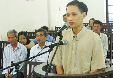 Giả nhà báo lấy tiền nhân viên hải quan ảnh 1