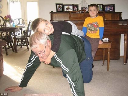 Mất quyền nuôi con, đốt nhà tự sát ảnh 7