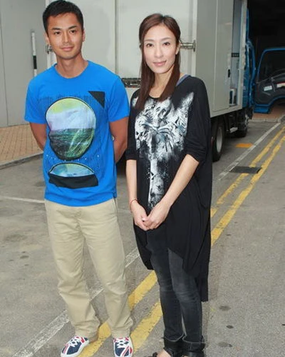 Dương Di họp báo đính chính vụ “yêu” trên ô tô ảnh 2