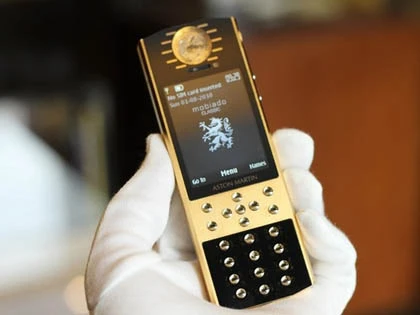Bộ đôi điện thoại Mobiado Aston Martin One 77 giá khủng về TP.HCM ảnh 2
