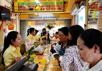 Bà nội trợ vẫn thích tích cóp vàng ảnh 1