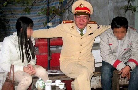 CSGT lao vào đám cướp 10 tên có vũ khí ảnh 1