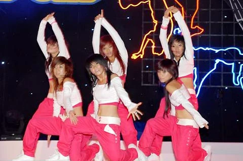 Nhảy xì tin trên nền nhạc giao hưởng ảnh 1