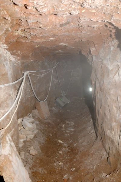 Phát hiện đường hầm cực kỳ công dưới... ATM ảnh 3