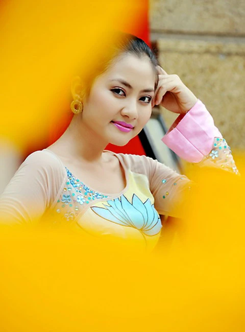 Kiều nữ Ngọc Lan cười ảnh 6