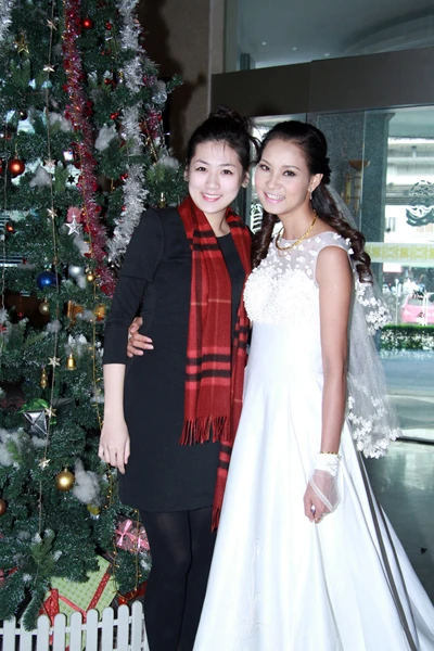 Chân dài Dương Thị Dung bất ngờ lên xe hoa ảnh 1