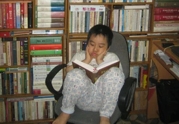 Cậu bé 10 tuổi viết tiểu thuyết: “Truyện tự đến trong đầu cháu” ảnh 1 Cậu bé 10 tuổi viết tiểu thuyết: “Truyện tự đến trong đầu cháu” ảnh 1