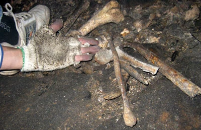 Xuống tầng “địa ngục” thứ 3 của “núi xương người” ảnh 5