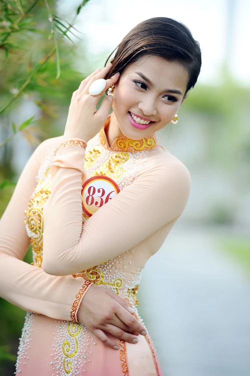 Thí sinh Hoa hậu VN thướt tha với áo dài ảnh 1