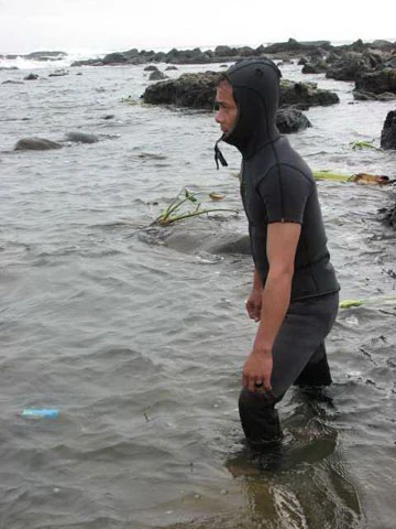 Lặn đêm dưới đáy biển ảnh 2