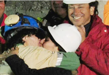 Tường thuật trực tuyến giải cứu 33 thợ mỏ Chile ảnh 4 Tường thuật trực tuyến giải cứu 33 thợ mỏ Chile ảnh 4