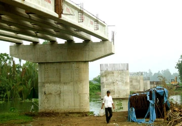 Long An: Cắt hợp đồng vì chậm thi công cầu Vàm Thủ ảnh 1