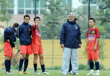 AFF Cup 2010: Vá trên, sửa dưới ảnh 1