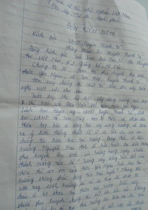 Hà Nội: Sợ hết chỉ tiêu vào lớp 1, hơn trăm phụ huynh “quây” hiệu trưởng ảnh 2