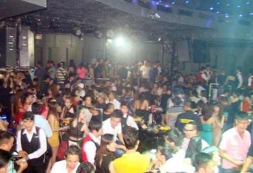 Nhiều vũ trường nổi tiếng ở Sài Gòn bị "sờ gáy" ảnh 1