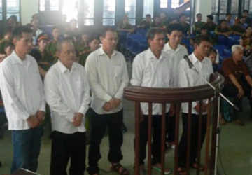 Xét xử ông trùm khét tiếng Phương “Linh hột” ảnh 1