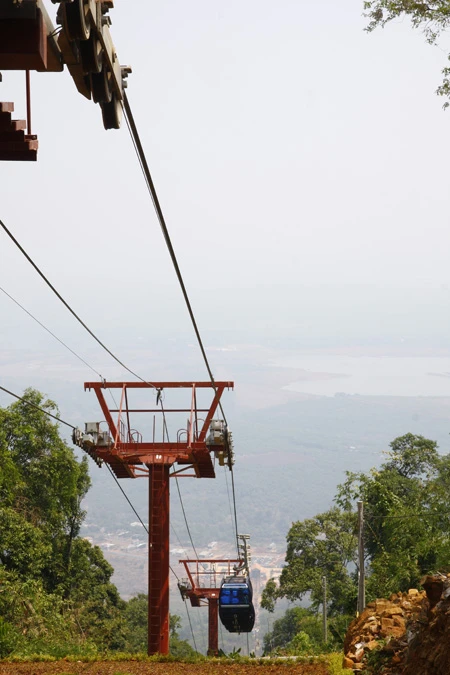 Ngắm hồ Thác Mơ từ cáp treo núi Bà Rá ảnh 1 Ngắm hồ Thác Mơ từ cáp treo núi Bà Rá ảnh 1