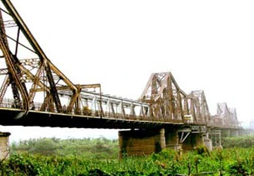 700.000 USD thắp sáng cầu Long Biên đón “nghìn năm” ảnh 1 700.000 USD thắp sáng cầu Long Biên đón “nghìn năm” ảnh 1