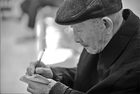 Cụ 99 tuổi chơi chứng khoán hằng ngày ảnh 1